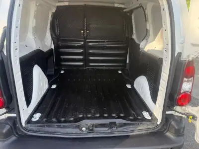 Citroën BERLINGO VAN XL 1.5 BLUE HDI 3 LUGARES 2012 - 6990 EUR, 247000 km - AUTO.MOTO.pt - 247000km - foto 17 de 24