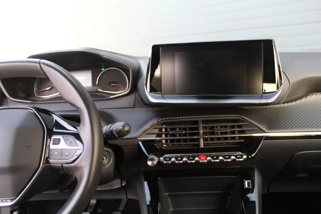 Peugeot 208 2021 - 16200 EUR, 27000 km - AUTO.MOTO.pt - 27000km - foto 16 de 19