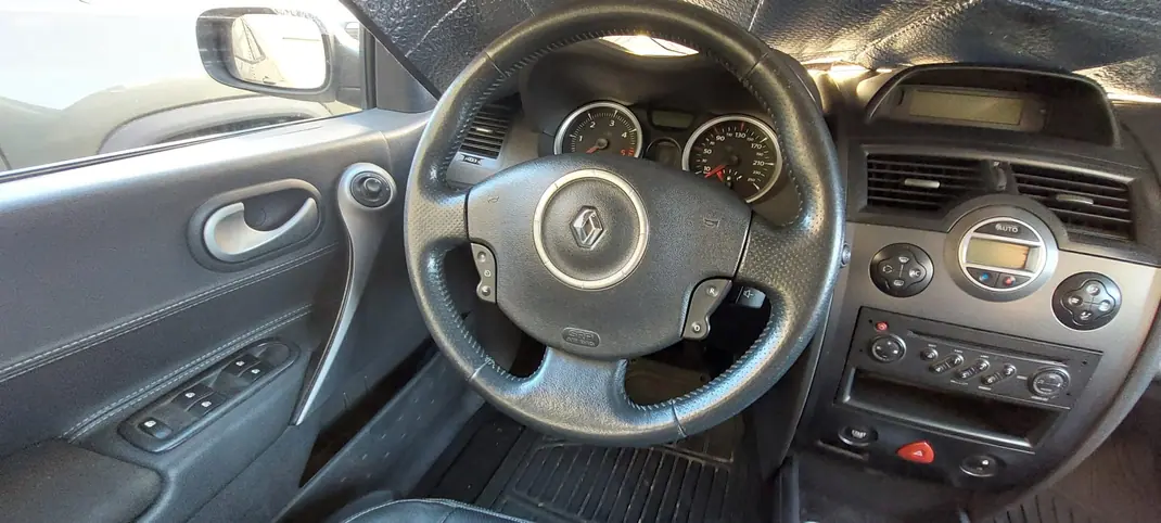 Renault Mégane Break 2008 - 2800 EUR, 260000 km - AUTO.MOTO.pt - 260000km - foto 7 de 12
