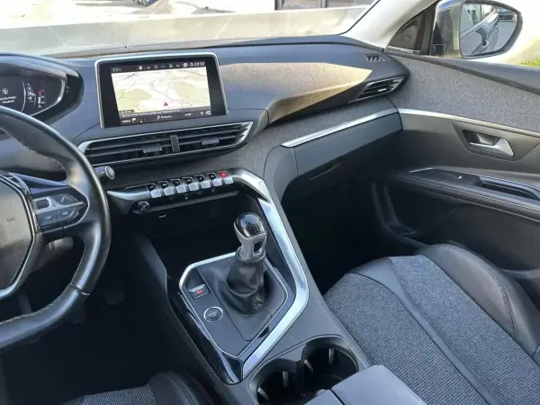 Peugeot 5008 2018 - 14900 EUR, 220000 km - AUTO.MOTO.pt - 220000km - foto 31 de 60