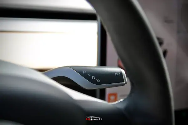 Tesla Model 3 2021 - 32400 EUR, 70000 km - AUTO.MOTO.pt - 70000km - foto 25 de 39