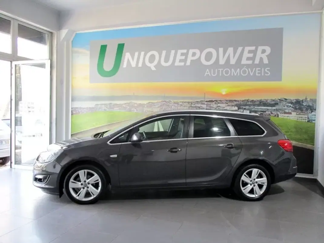 Opel Astra Sports Tourer 2016 - 7490 EUR, 250000 km - AUTO.MOTO.pt - 250000km - foto 9 de 49