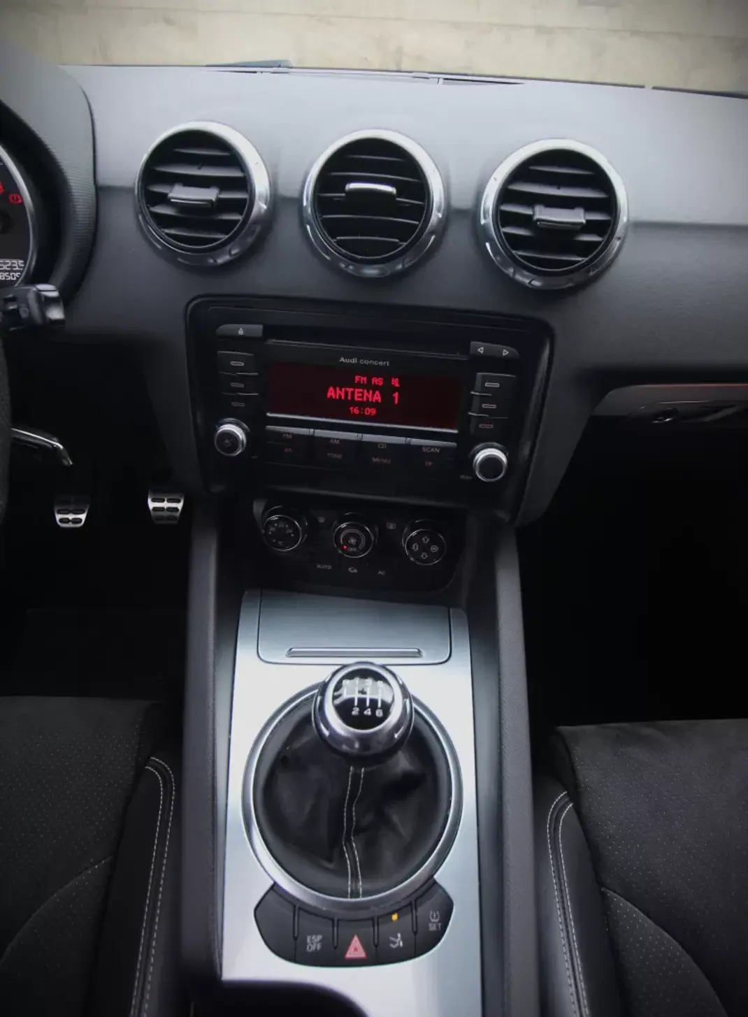 Audi TT Coupé 2009 - 16990 EUR, 185000 km - AUTO.MOTO.pt - 185000km - foto 17 de 29
