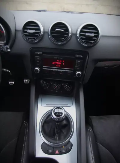 Audi TT Coupé 2009 - 16990 EUR, 185000 km - AUTO.MOTO.pt - 185000km - foto 17 de 29