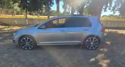 Volkswagen Golf 2013 - 14000 EUR, 141000 km - AUTO.MOTO.pt - 141000km - foto 8 de 12
