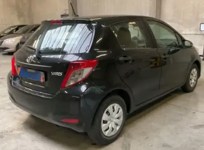 Toyota Yaris 2013 - 7900 EUR, 162322 km - AUTO.MOTO.pt - 162322km - foto 4 de 5