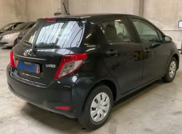 Toyota Yaris 2013 - 7900 EUR, 162322 km - AUTO.MOTO.pt - 162322km - foto 4 de 5