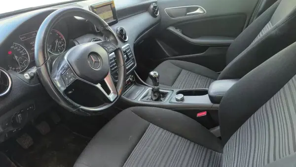 Mercedes-Benz A 180 2013 - 12500 EUR, 180000 km - AUTO.MOTO.pt - 180000km - foto 10 de 15