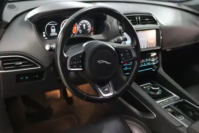 Jaguar F-Pace 2018 - 33900 EUR, 70000 km - AUTO.MOTO.pt - 70000km - foto 7 de 39