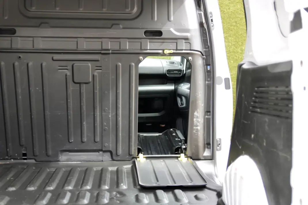 Toyota Proace City 1.5D L1 Comfort IVA DEDUTÍVEL 2022 - 14400 EUR, 159000 km - AUTO.MOTO.pt - 159000km - foto 12 de 26