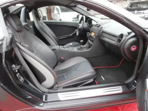Mercedes-Benz SLK 200 2010 - 16000 EUR, 176098 km - AUTO.MOTO.pt - 176098km - foto 26 de 32