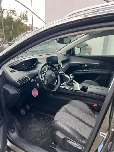 Peugeot 5008 2019 - 21500 EUR, 148372 km - AUTO.MOTO.pt - 148372km - foto 3 de 8
