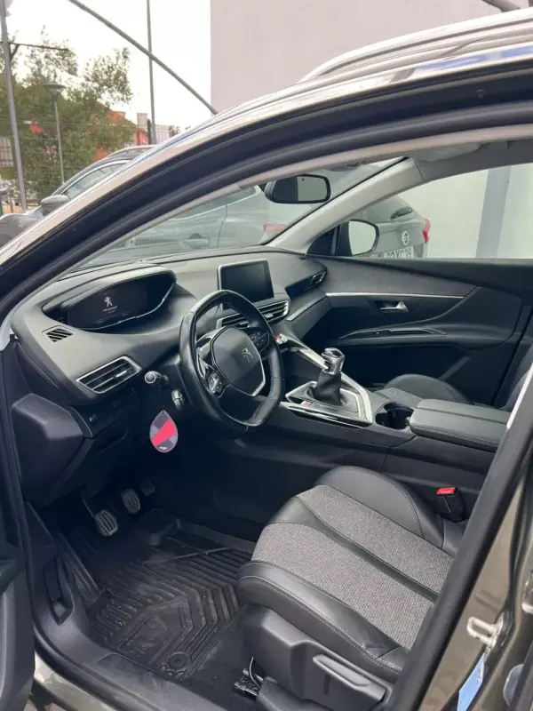 Peugeot 5008 2019 - 21500 EUR, 148372 km - AUTO.MOTO.pt - 148372km - foto 3 de 8