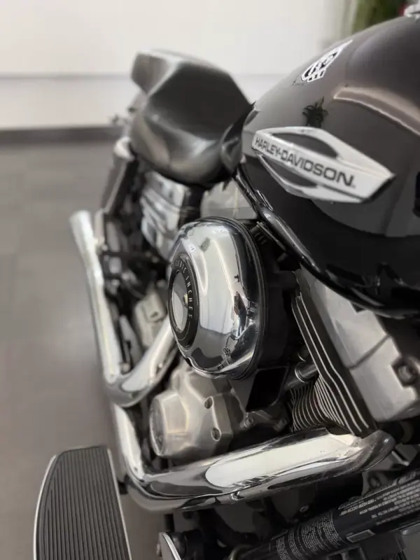 Harley-Davidson Dyna Low Rider S 2012 - 13000 EUR, 41000 km - AUTO.MOTO.pt - 41000km - foto 12 de 17