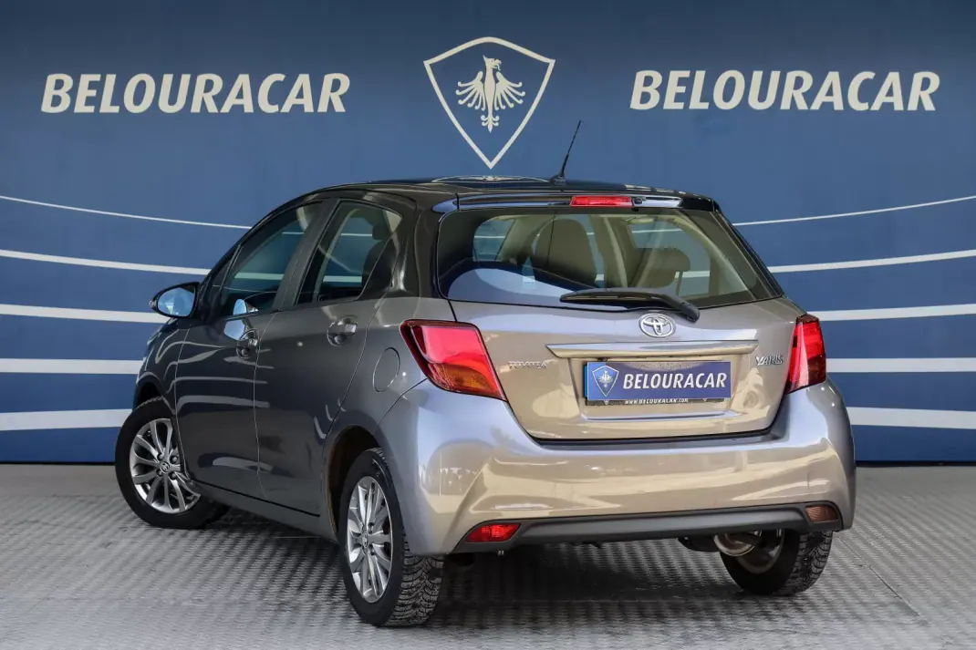 Toyota Yaris 2016 - 11900 EUR, 102281 km - AUTO.MOTO.pt - 102281km - foto 4 de 18