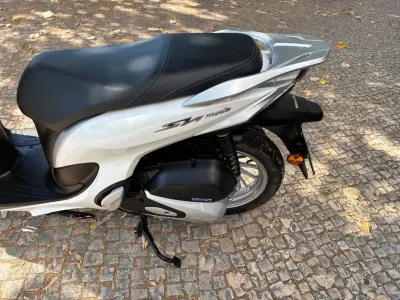 Honda SH 150i 2024 - 2250 EUR, 5266 km - AUTO.MOTO.pt - 5266km - foto 7 de 12