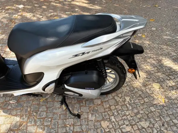 Honda SH 150i 2024 - 2250 EUR, 5266 km - AUTO.MOTO.pt - 5266km - foto 7 de 12