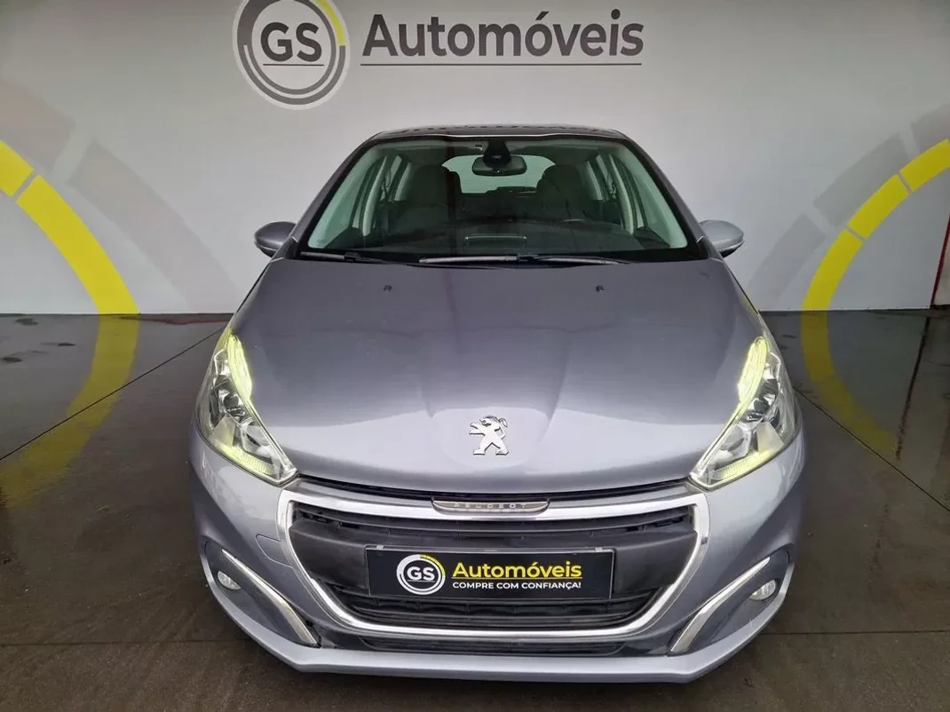 Peugeot 208 2019 - 13750 EUR, 180000 km - AUTO.MOTO.pt - 180000km - foto 4 de 11