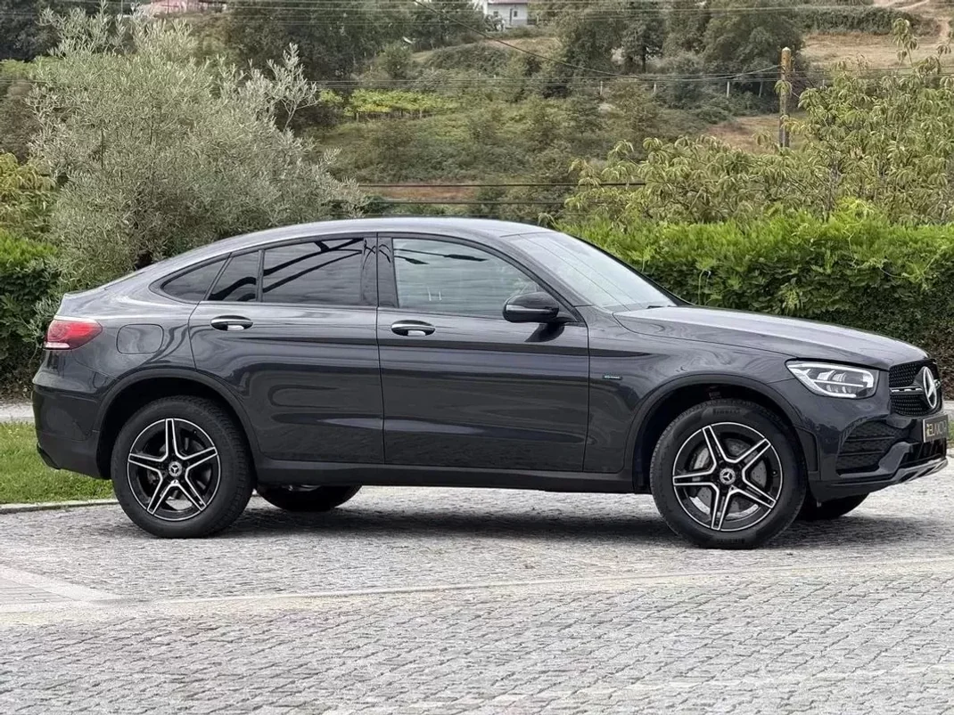Mercedes-Benz GLC 300 2021 - 49499 EUR, 89500 km - AUTO.MOTO.pt - 89500km - foto 7 de 26