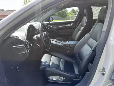 Porsche Panamera 2015 - 35000 EUR, 159000 km - AUTO.MOTO.pt - 159000km - foto 62 de 67