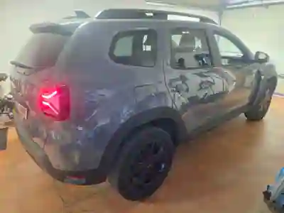 Dacia Duster 2023 - 17250 EUR, 30000 km - foto 3 de 12