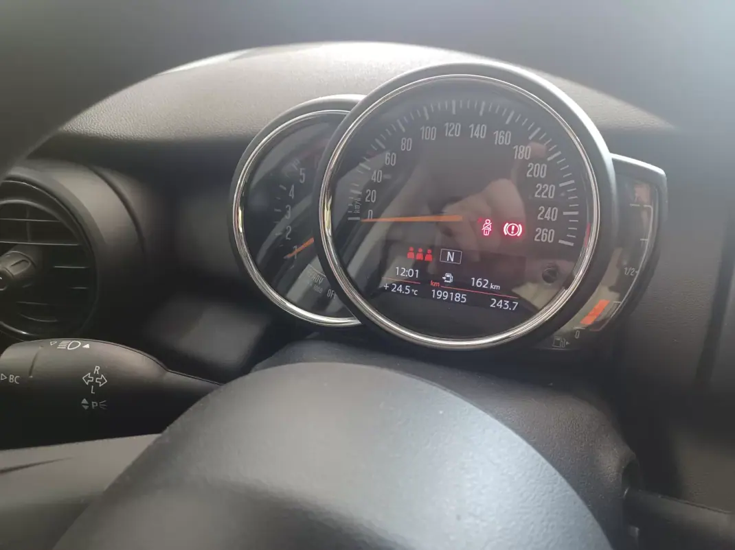 MINI 5 Portas 2019 - 13490 EUR, 199185 km - 199185km - foto 12 de 34