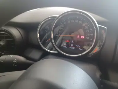 MINI 5 Portas 2019 - 13490 EUR, 199185 km - AUTO.MOTO.pt - 199185km - foto 12 de 34