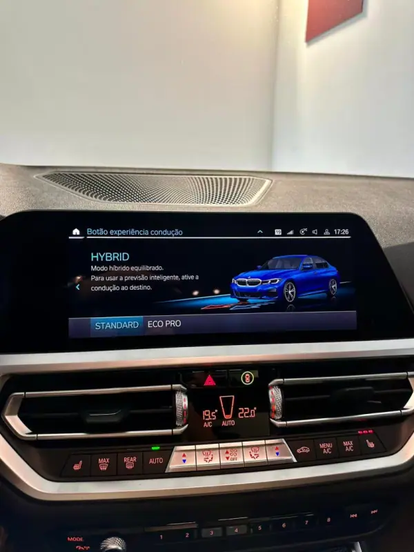 BMW 330e 2019 - 29750 EUR, 99000 km - AUTO.MOTO.pt - 99000km - foto 30 de 46