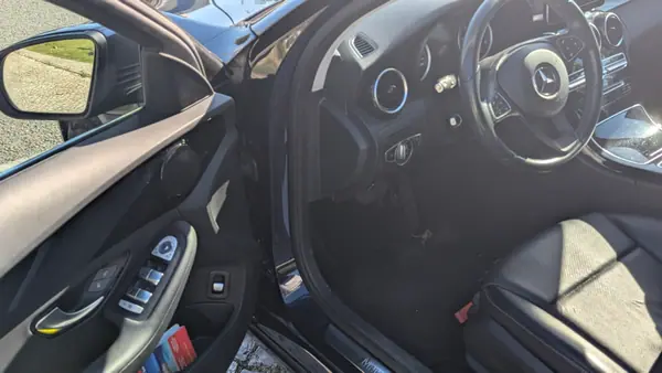 Mercedes-Benz C 220 2017 - 19500 EUR, 148000 km - AUTO.MOTO.pt - 148000km - foto 6 de 10