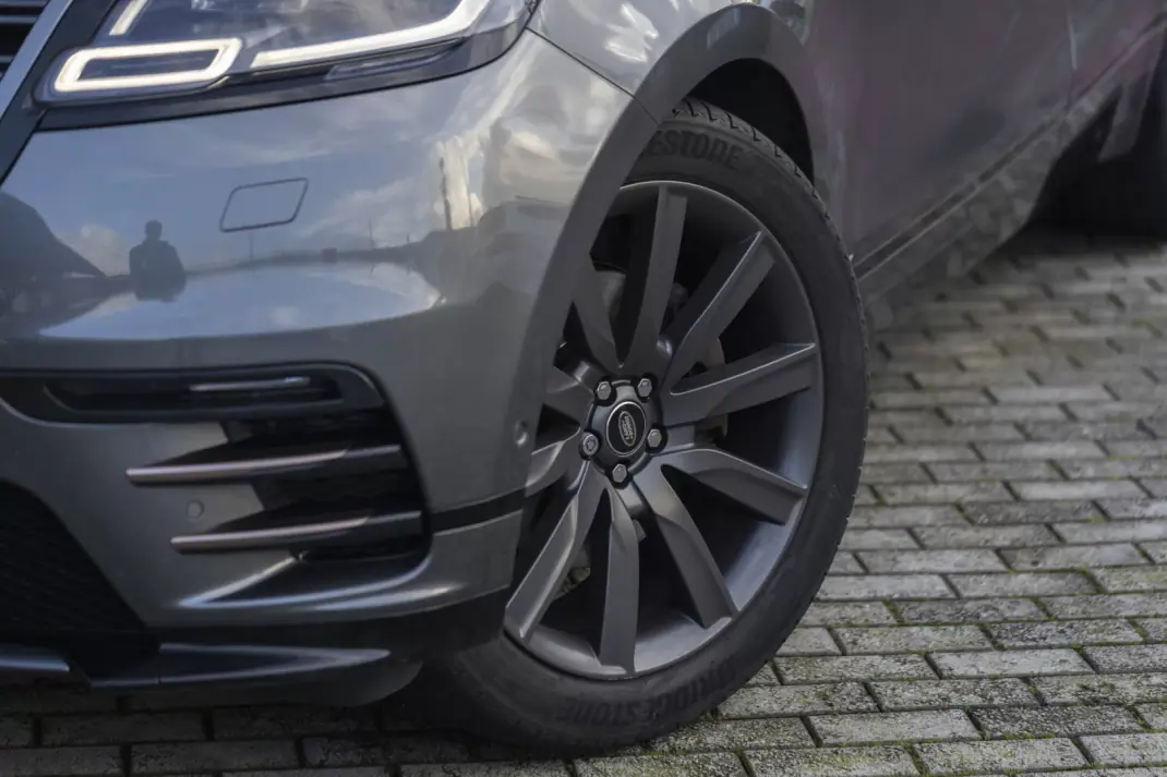 Land Rover Range Rover Velar 2017 - 39900 EUR, 175180 km - AUTO.MOTO.pt - 175180km - foto 9 de 36