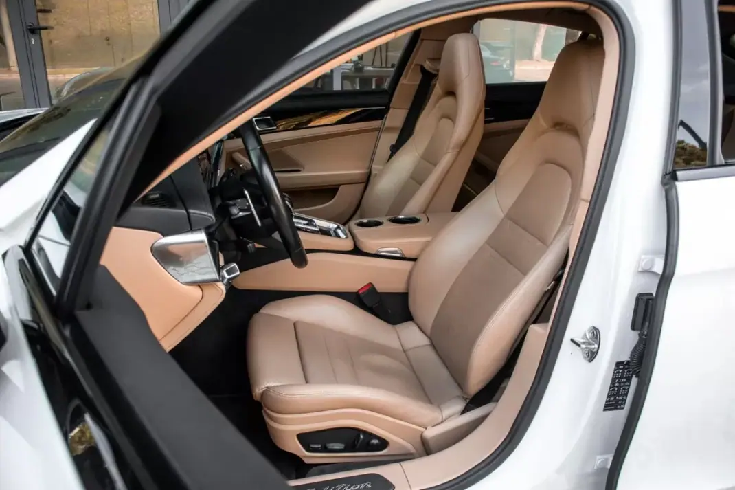 Porsche Panamera 2022 - 99950 EUR, 92267 km - AUTO.MOTO.pt - 92267km - foto 31 de 49