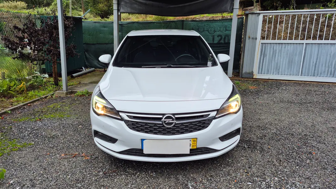 Opel Astra 2019 - 10780 EUR, 61315 km - AUTO.MOTO.pt - 61315km - foto 1 de 13