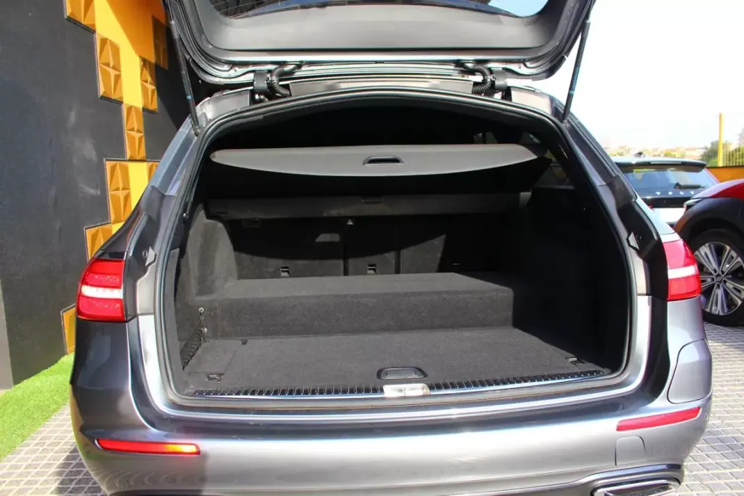Mercedes-Benz E 300 2019 - 23900 EUR, 178524 km - AUTO.MOTO.pt - 178524km - foto 18 de 34