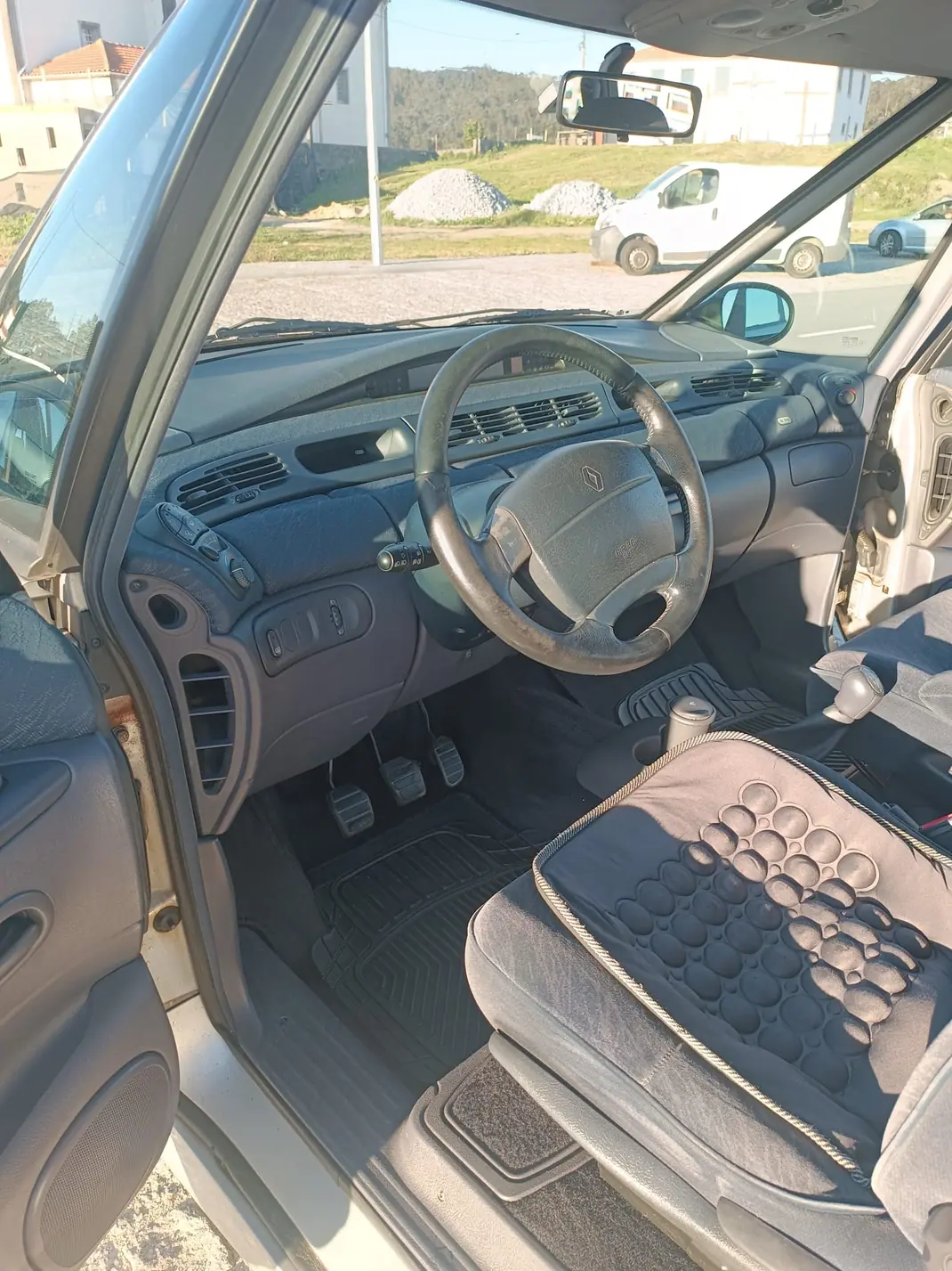 Renault Espace 2000 - 5400 EUR, 187000 km - AUTO.MOTO.pt - 187000km - foto 11 de 15