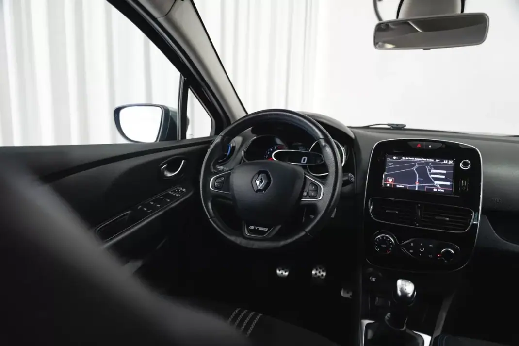 Renault Clio 2019 - 13950 EUR, 33271 km - 33271km - foto 48 de 59