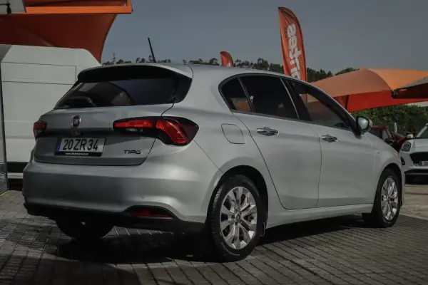 Fiat Tipo 2019 - 11880 EUR, 100620 km - AUTO.MOTO.pt - 100620km - foto 12 de 22