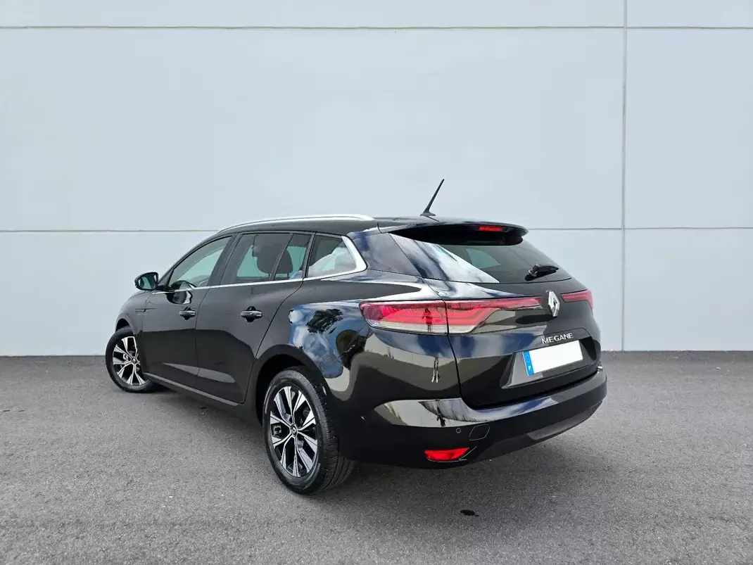 Renault Mégane 2021 - 15400 EUR, 63000 km - AUTO.MOTO.pt - 63000km - foto 6 de 30
