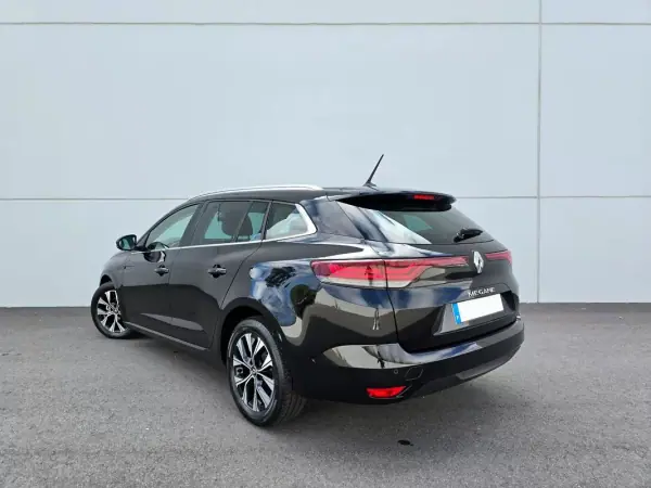 Renault Mégane 2021 - 15400 EUR, 63000 km - AUTO.MOTO.pt - 63000km - foto 6 de 30