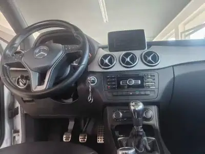 Mercedes-Benz B 180 2012 - 10990 EUR, 221000 km - AUTO.MOTO.pt - 221000km - foto 20 de 35