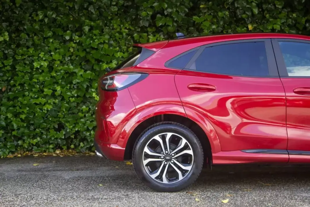 Ford Puma 2023 - 22500 EUR, 7500 km - AUTO.MOTO.pt - 7500km - foto 4 de 19