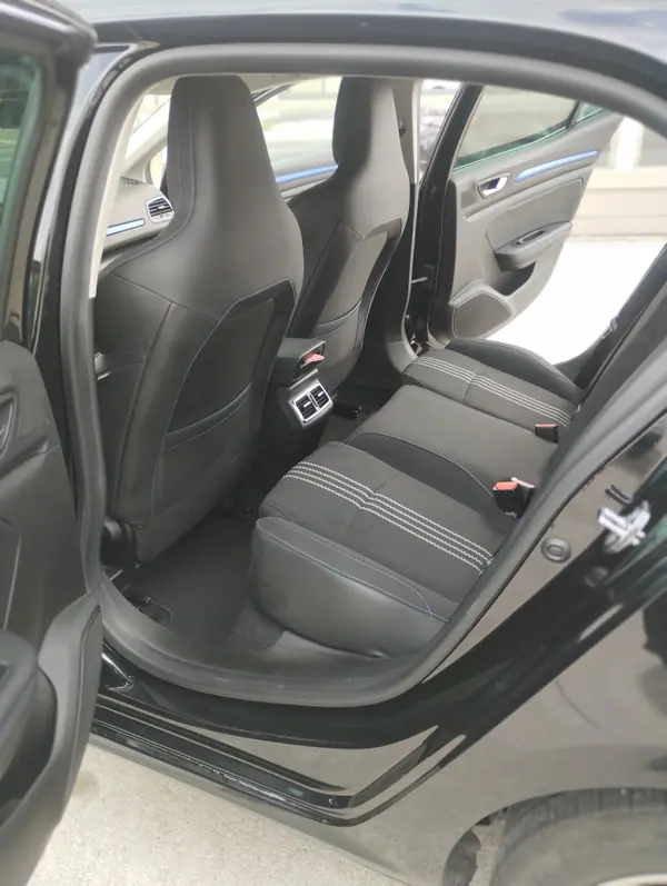 Renault Mégane 2021 - 16200 EUR, 63000 km - 63000km - foto 9 de 12