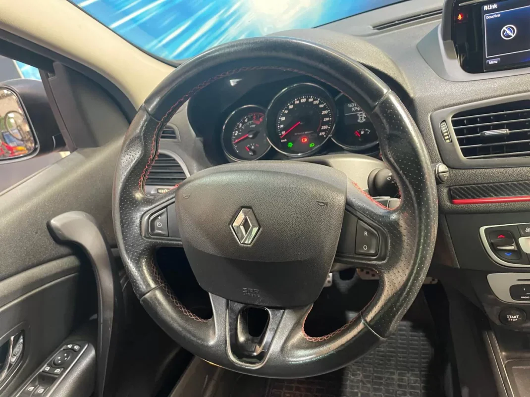 Renault Mégane Sport Tourer 2014 - 9999 EUR, 163000 km - AUTO.MOTO.pt - 163000km - foto 37 de 47