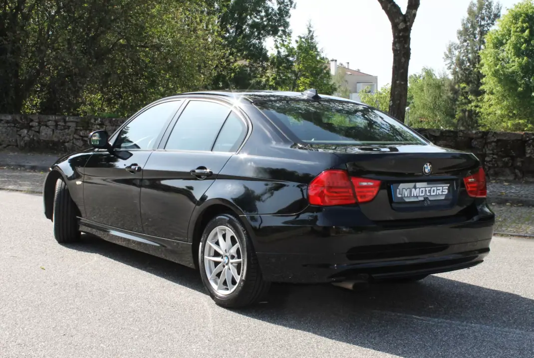 BMW 318 2010 - 10000 EUR, 254000 km - 254000km - foto 9 de 35