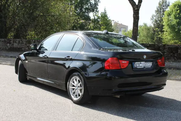 BMW 318 2010 - 10000 EUR, 254000 km - 254000km - foto 9 de 35