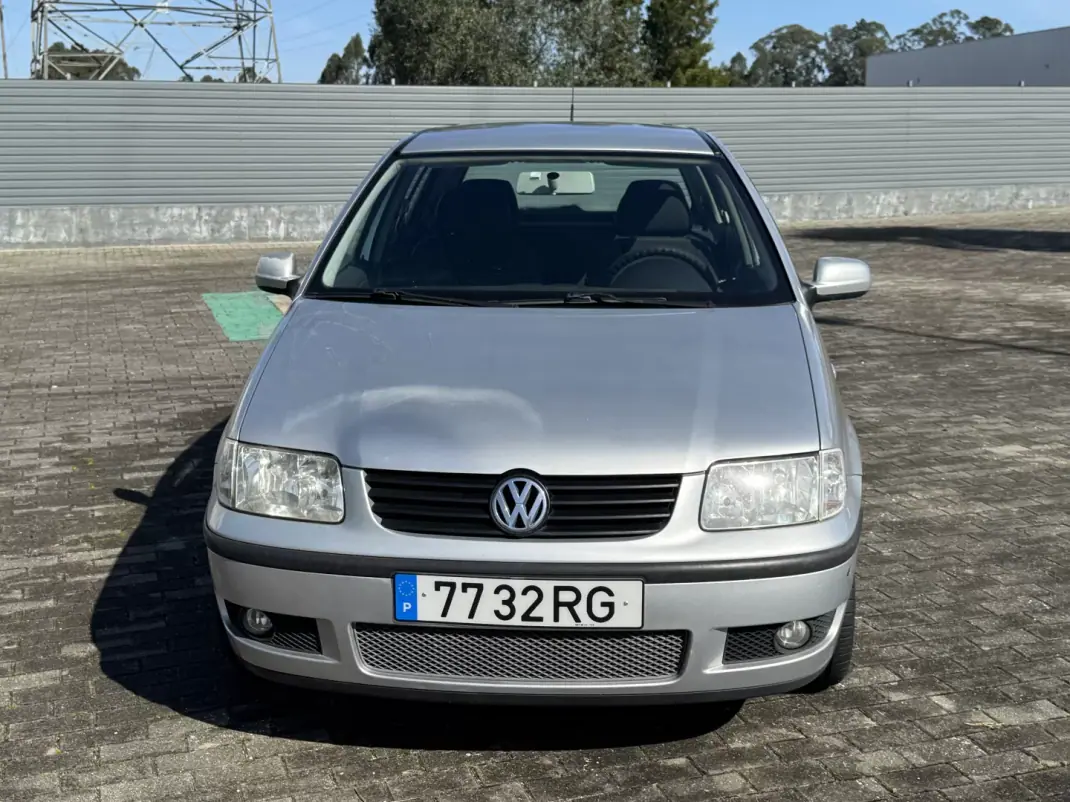 Volkswagen Polo 2001 - 2750 EUR, 146000 km - AUTO.MOTO.pt - 146000km - foto 1 de 18