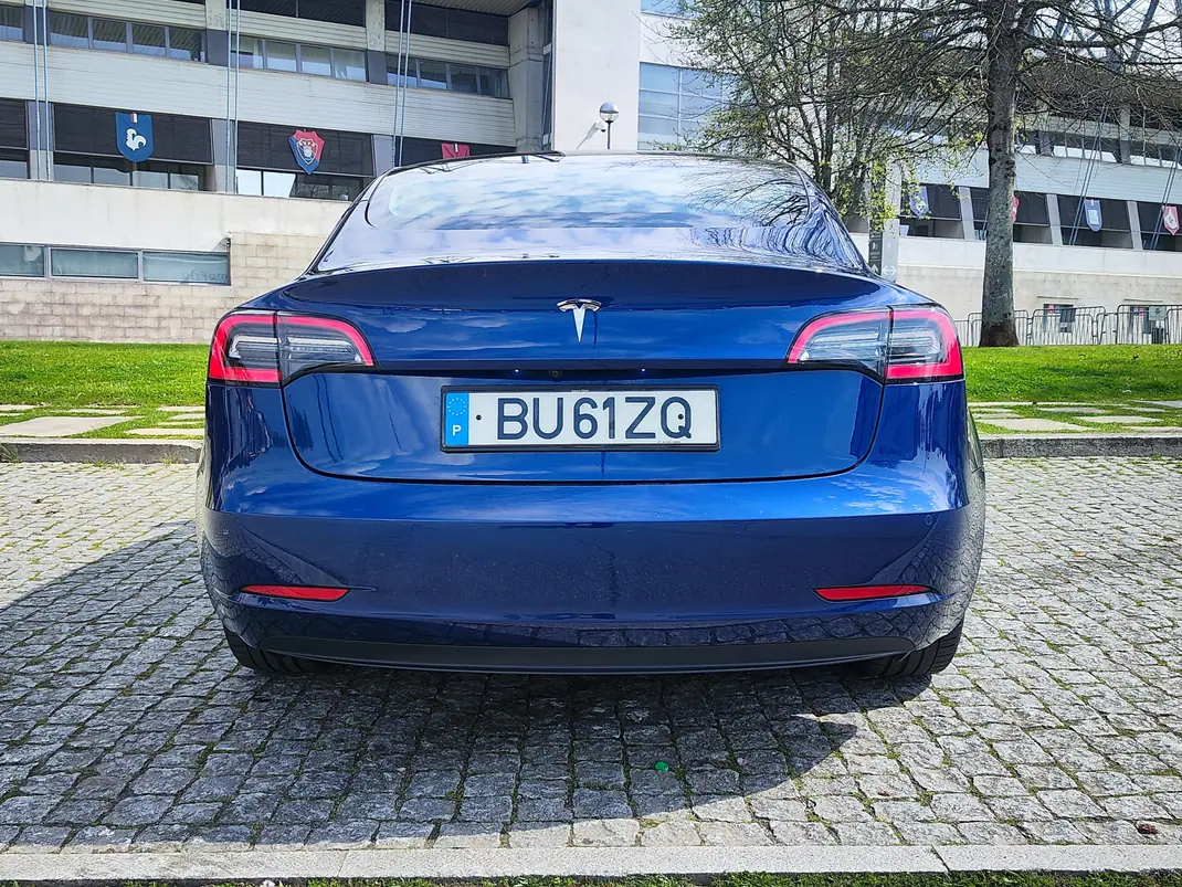 Tesla Model 3 2021 - 25900 EUR, 99145 km - AUTO.MOTO.pt - 99145km - foto 3 de 15