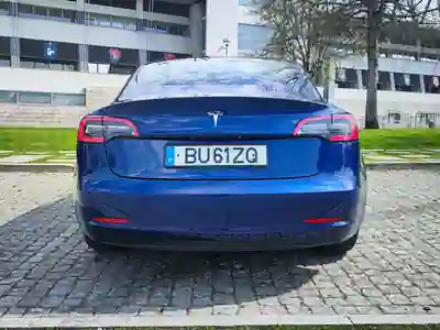 Tesla Model 3 2021 - 25900 EUR, 99145 km - AUTO.MOTO.pt - 99145km - foto 3 de 15