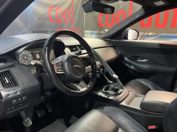 Jaguar E-Pace 2018 - 20899 EUR, 129000 km - 129000km - foto 30 de 48