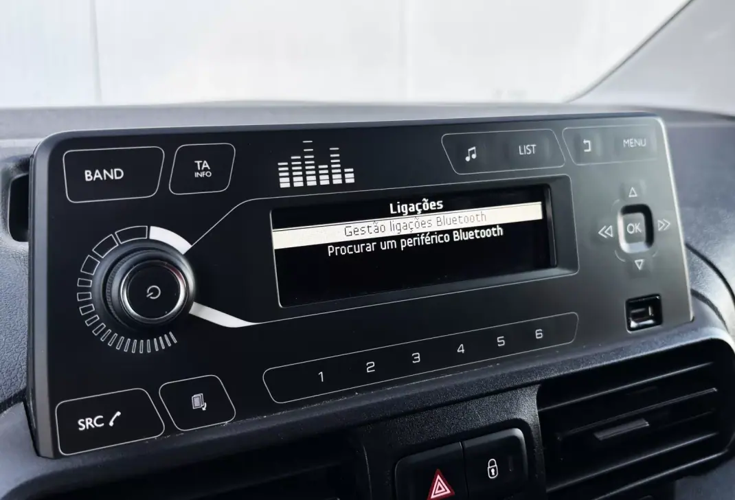 Peugeot PARTNER 1.6 BLUEHDI 3 LUGARES 2019 - 13900 EUR, 97000 km - AUTO.MOTO.pt - 97000km - foto 24 de 34