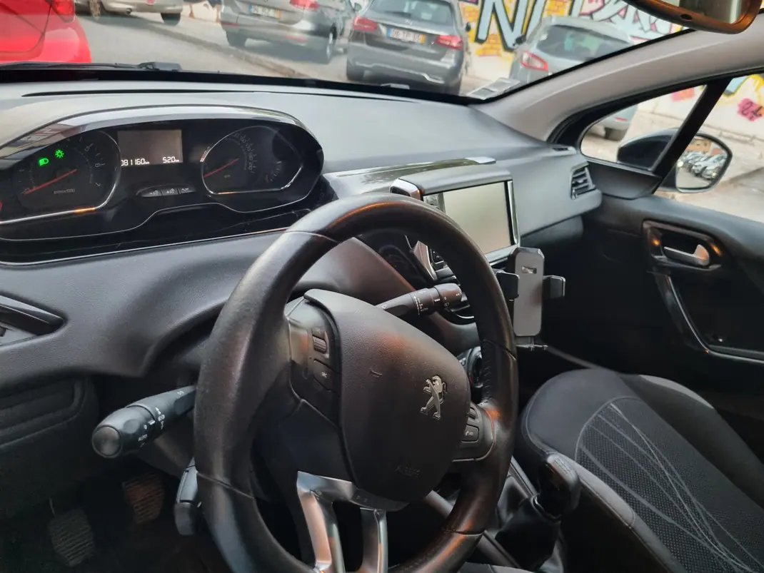 Peugeot 208 2014 - 6500 EUR, 81000 km - 81000km - foto 6 de 6